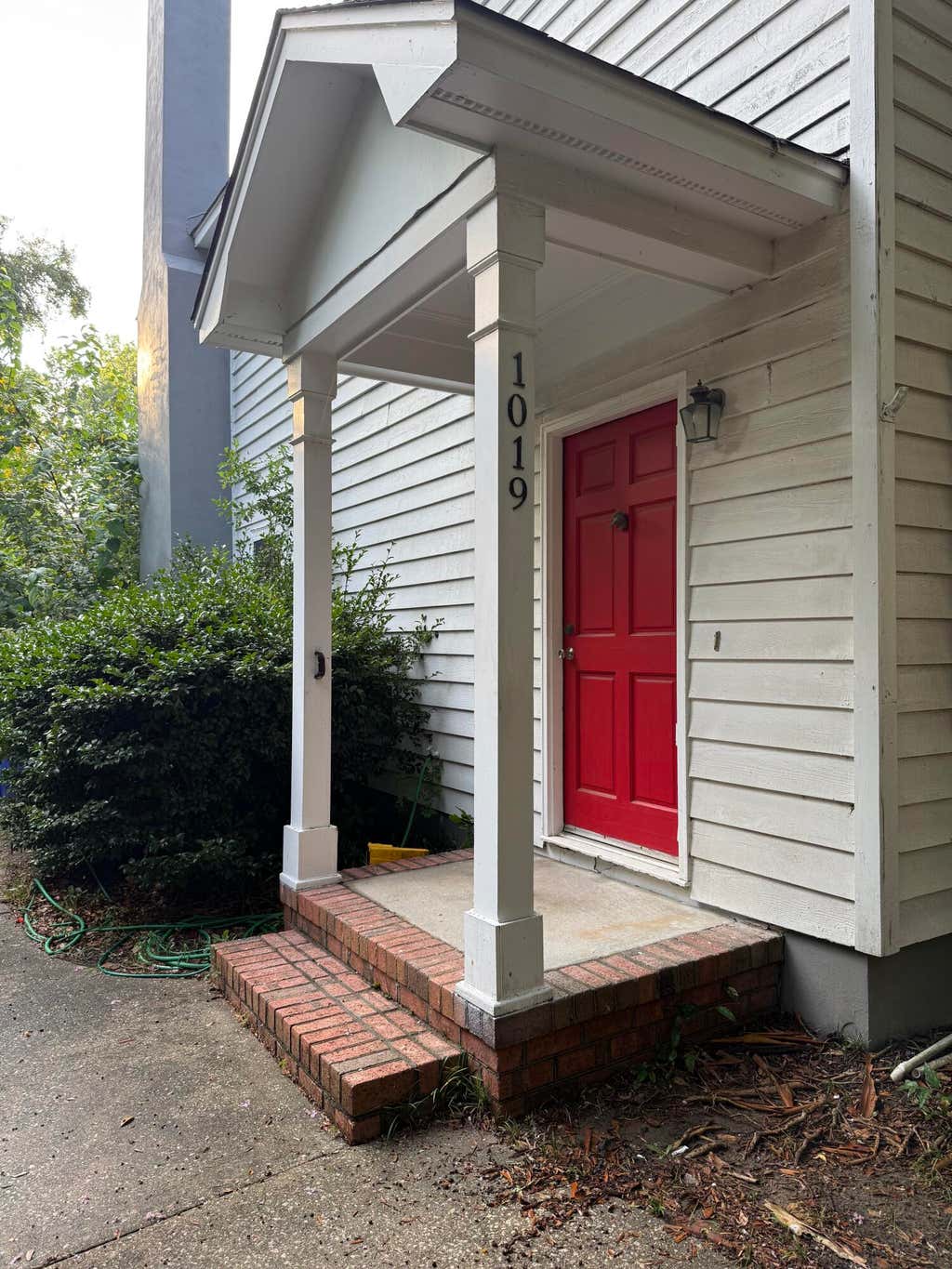 Photo of 1019 Plantation Court, Mount Pleasant, SC 29464 (MLS # 26019677)