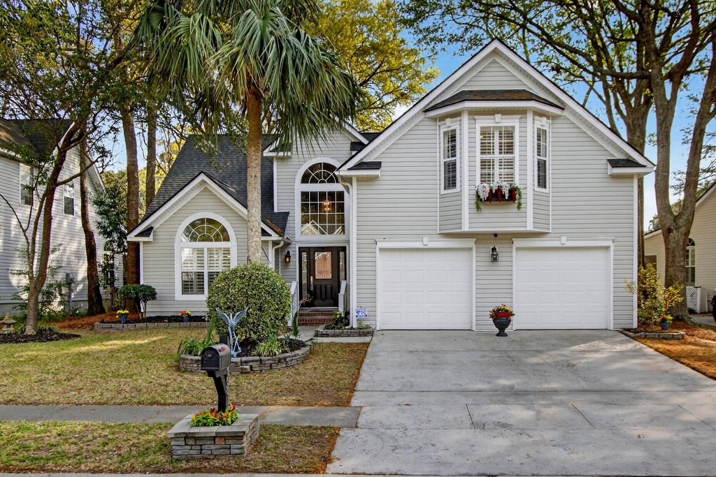 Photo of 668 Majestic Oaks Drive, Charleston, SC 29412 (MLS # 26009358)