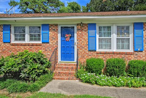 A home in North Charleston