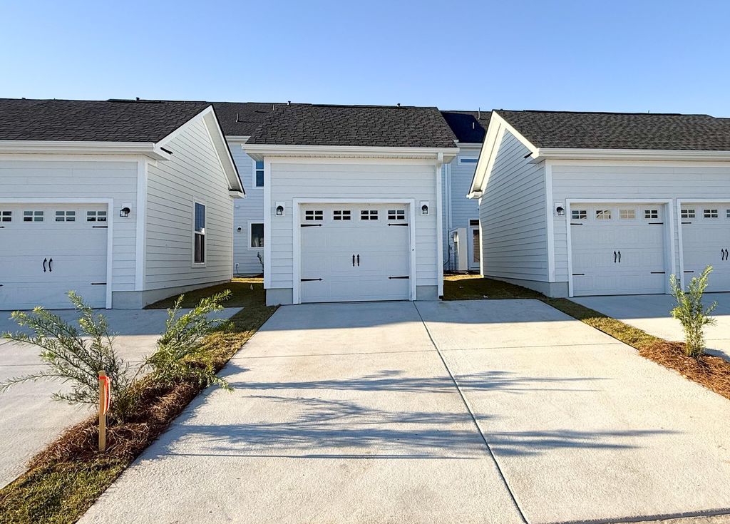 Photo of 759 Blueway Avenue, Summerville, SC 29486 (MLS # 25029021)