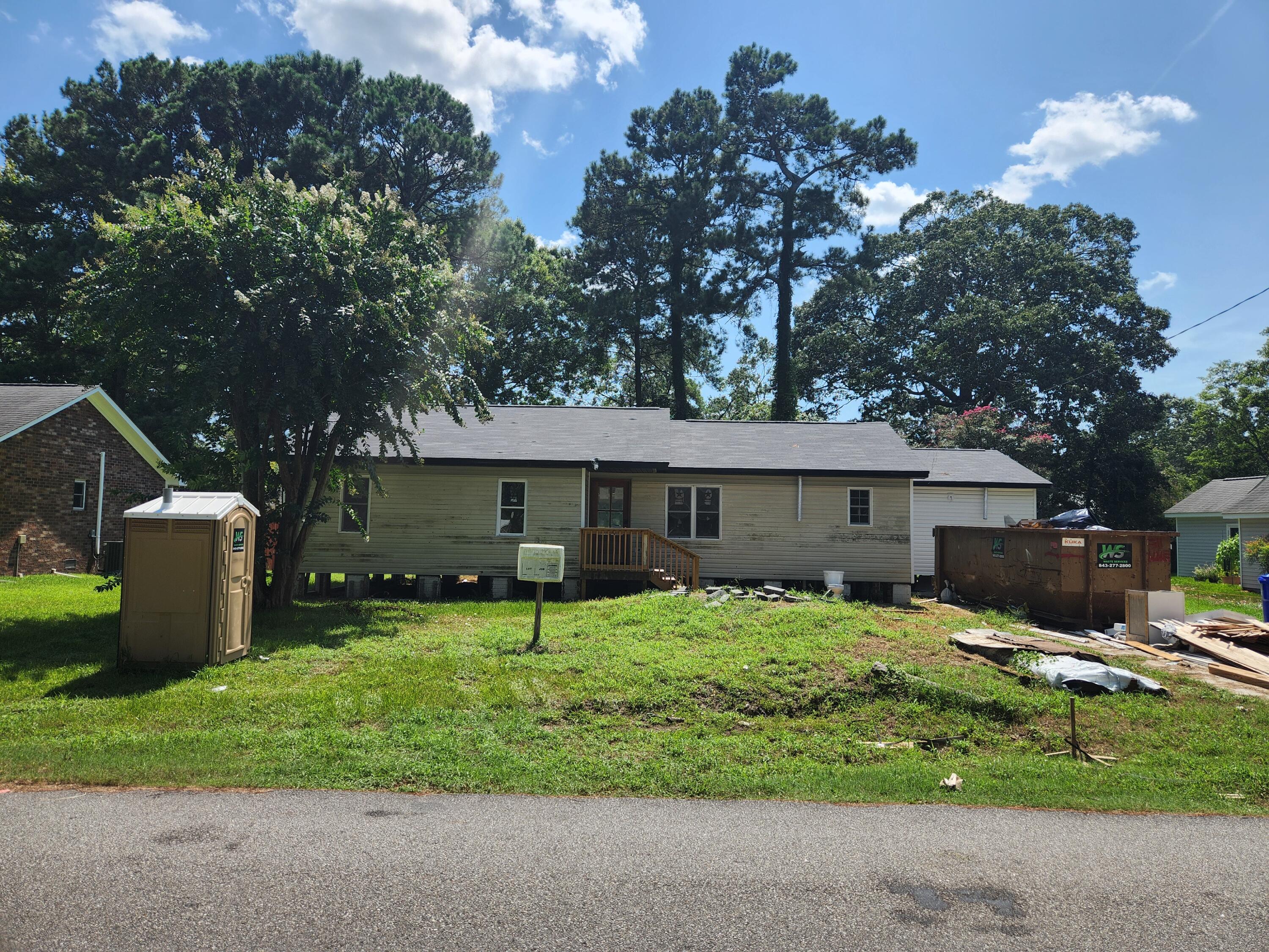 1553 Kentwood Circle