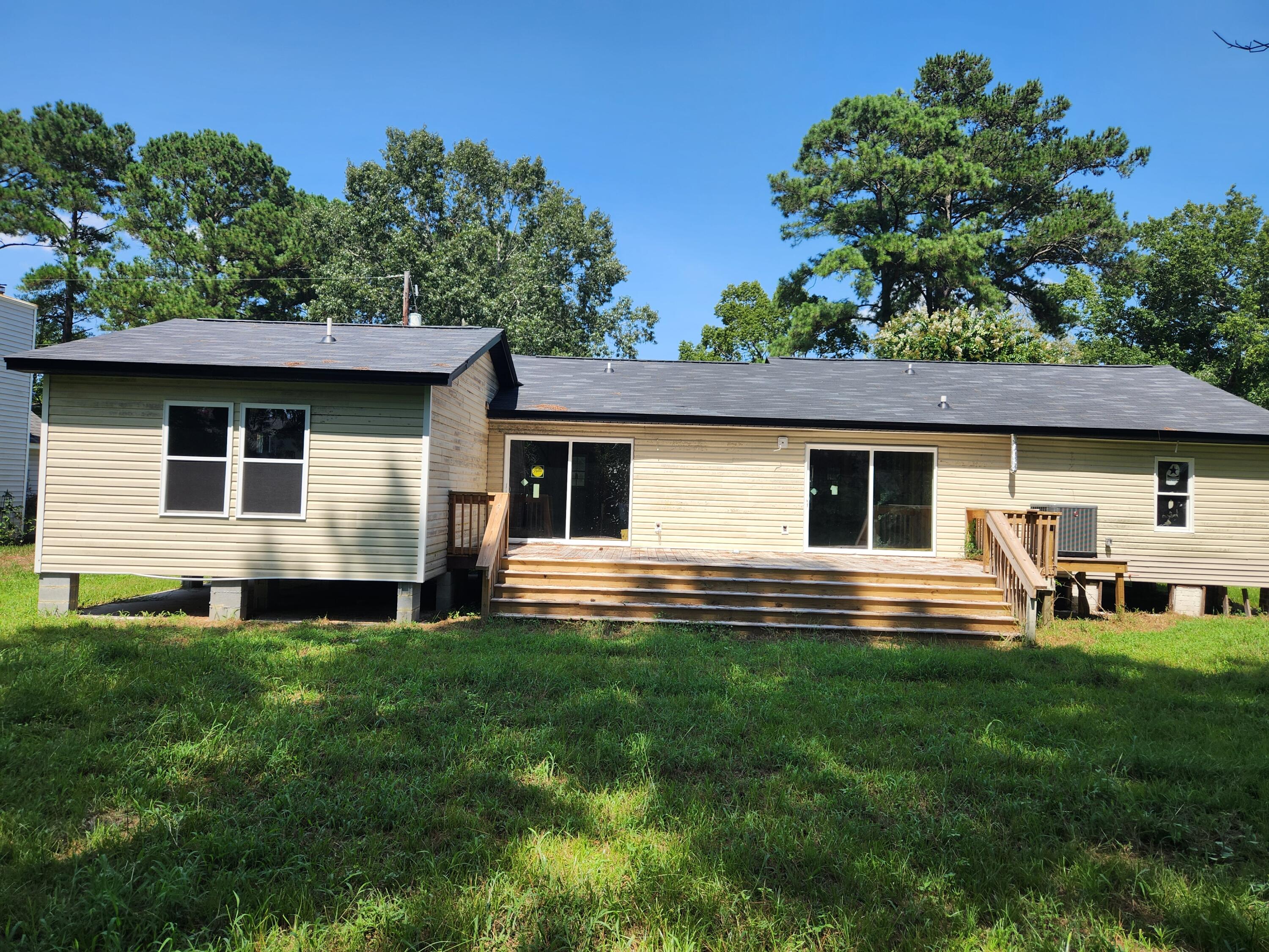 1553 Kentwood Circle
