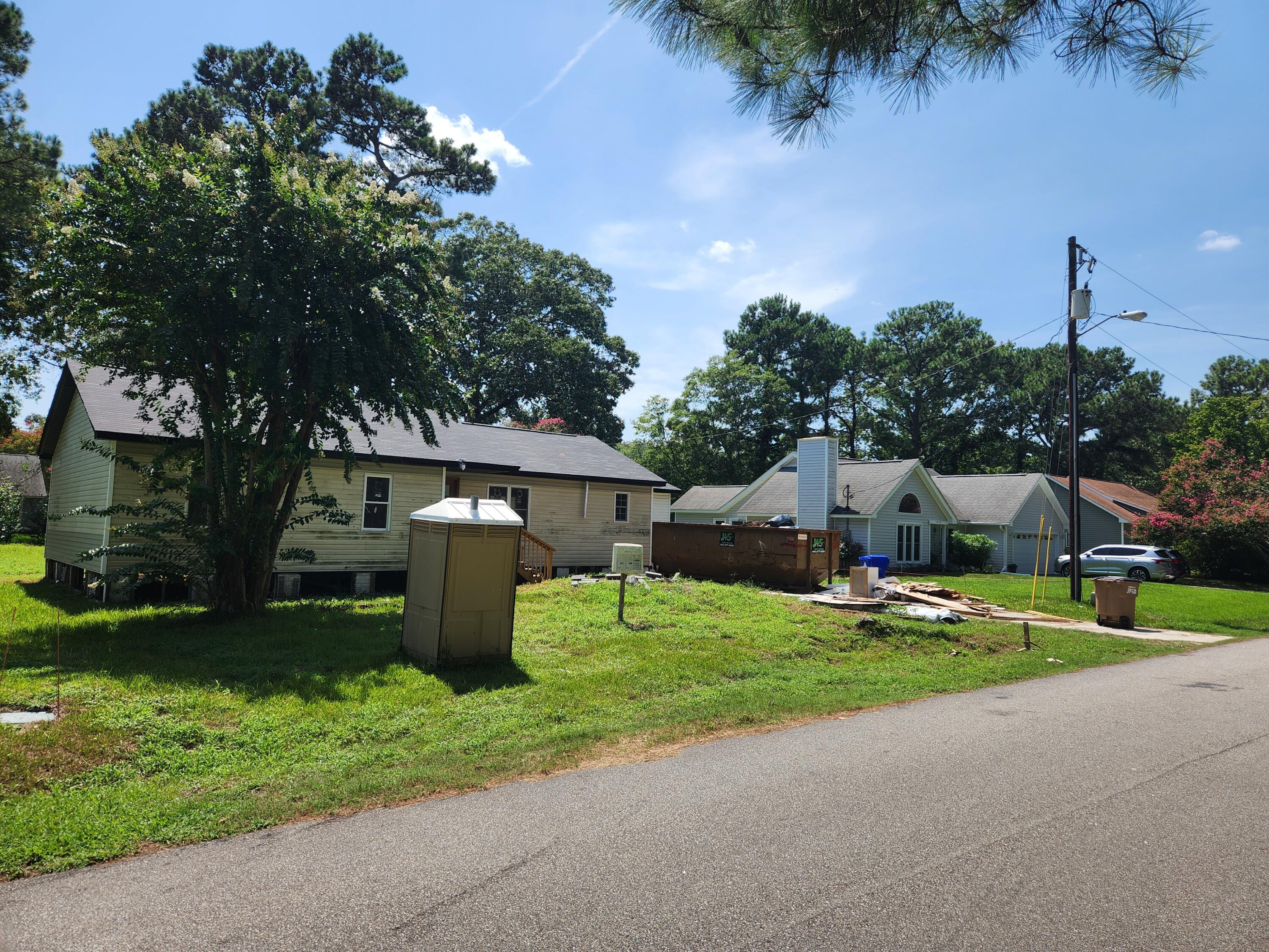 1553 Kentwood Circle