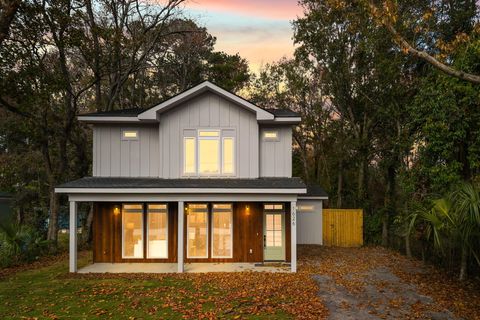 Photo of 1626 Evergreen Street, Charleston, SC 29407 (MLS # 25032155)