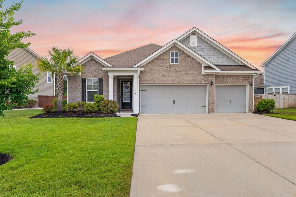 Photo of 532 Fern Tree Drive, Summerville, SC 29486 (MLS # 26013437)