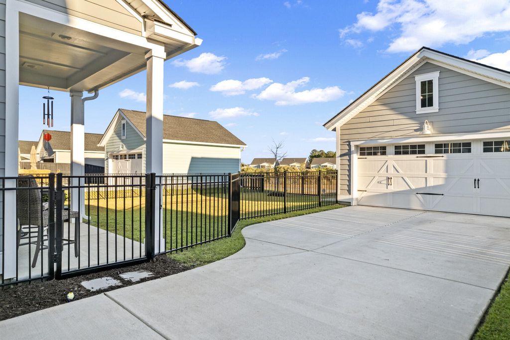 Photo of 190 Ashworth Drive, Summerville, SC 29486 (MLS # 26009502)