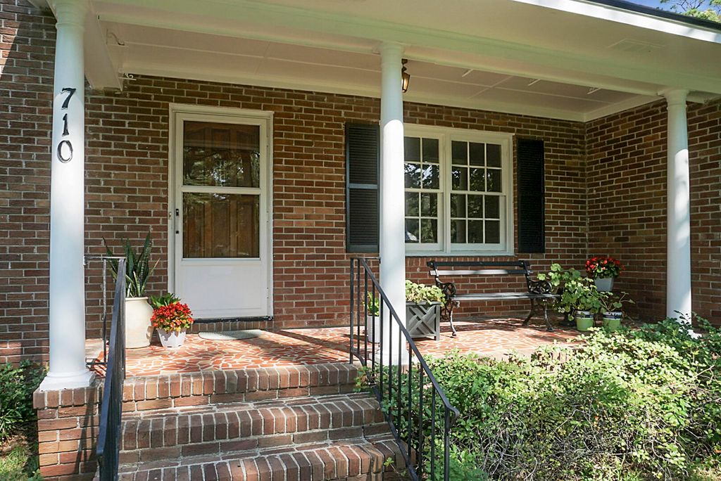 Photo of 710 S Magnolia Street, Summerville, SC 29483 (MLS # 26005271)