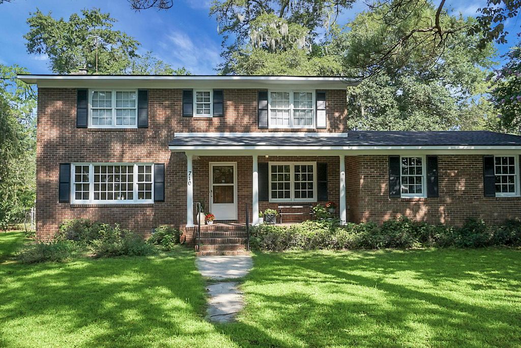 Photo of 710 S Magnolia Street, Summerville, SC 29483 (MLS # 26005271)