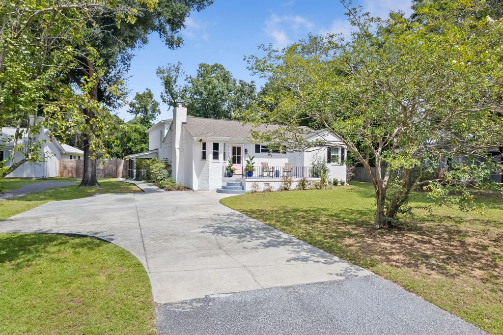 Photo of 1126 Pleasant Pines Road, Mount Pleasant, SC 29464 (MLS # 26000658)