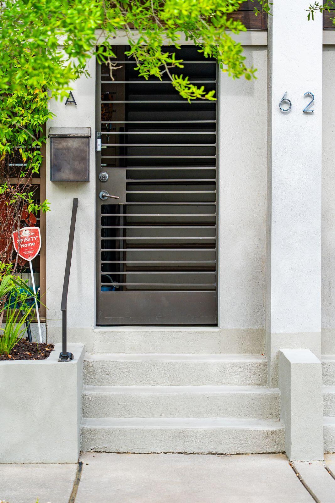 62 Gadsden Street A