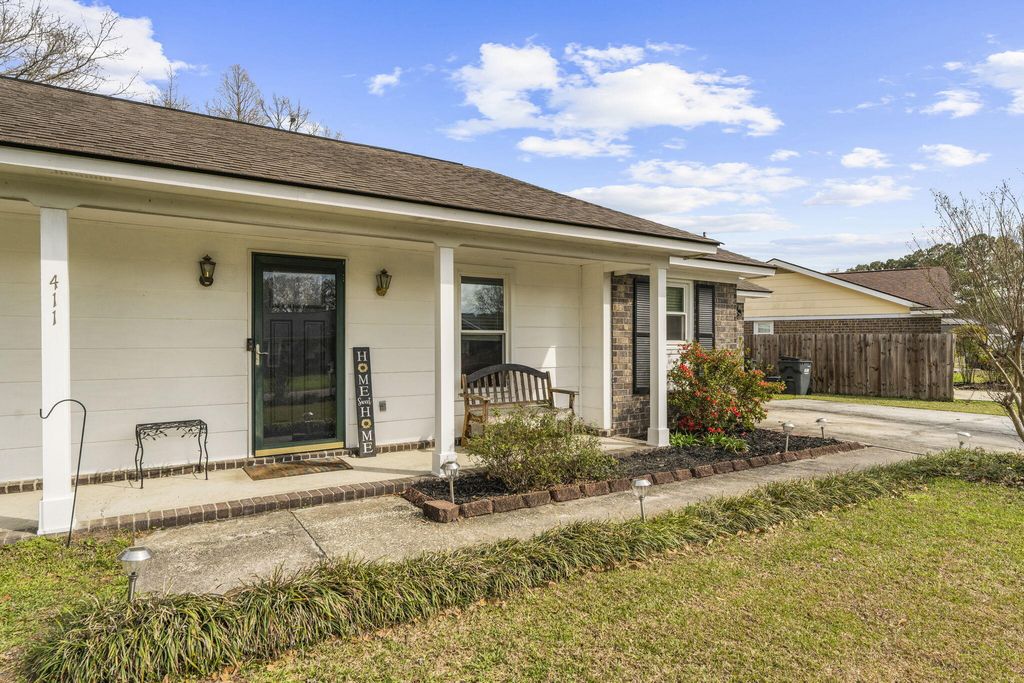 Photo of 411 Indian Drive, Summerville, SC 29486 (MLS # 26006704)