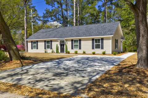 Photo of 122 Thompson Street, Walterboro, SC 29488 (MLS # 25026967)