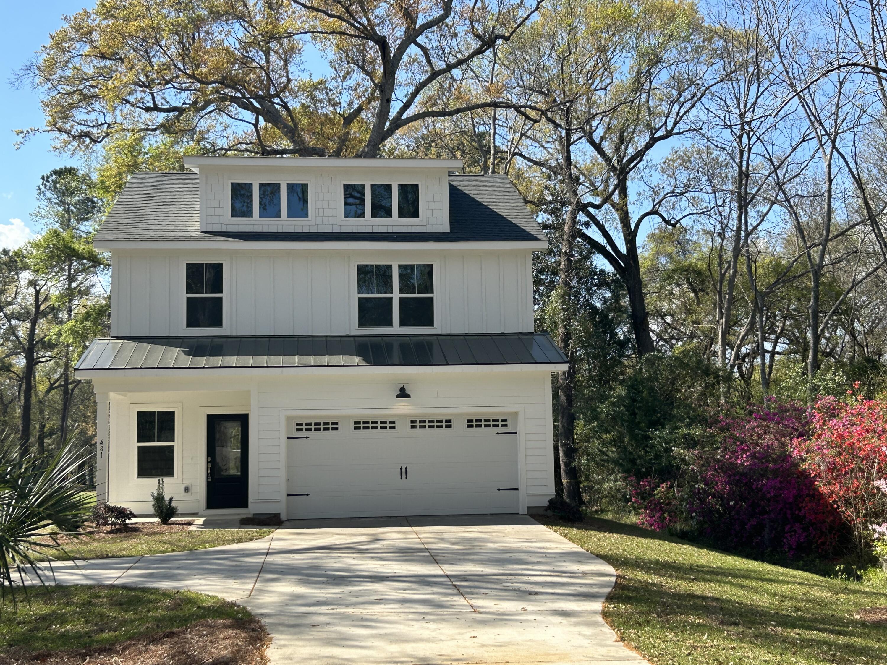 Photo 1 of 34 of 481 Woodland Shores Road house