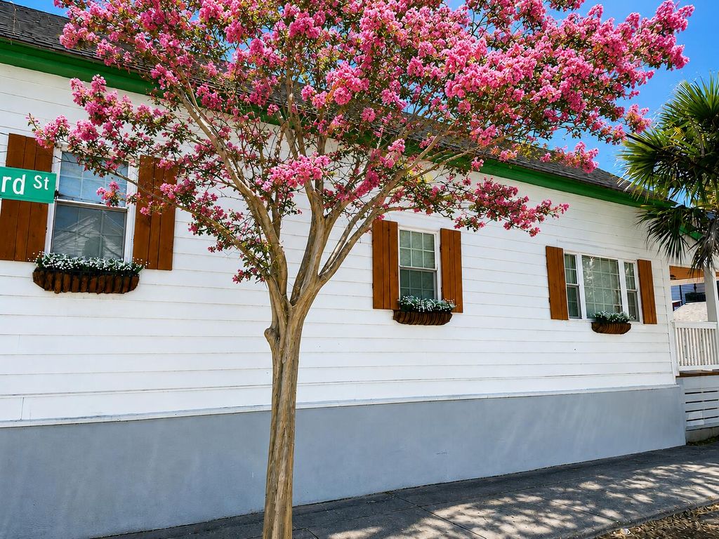 Photo of 33 Sheppard Street, Charleston, SC 29403 (MLS # 26013476)