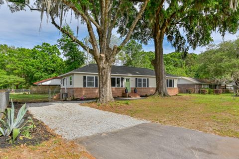 Photo of 1013 Rentz Street, Beaufort, SC 29906 (MLS # 26010755)