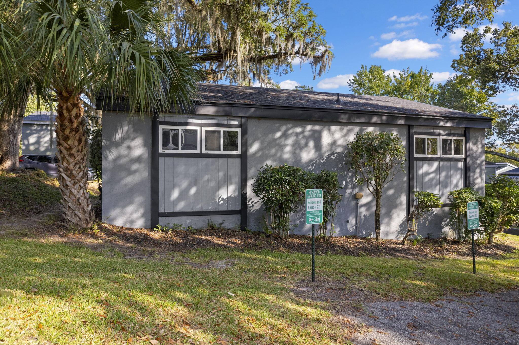 221 Otranto Club Regime Circle