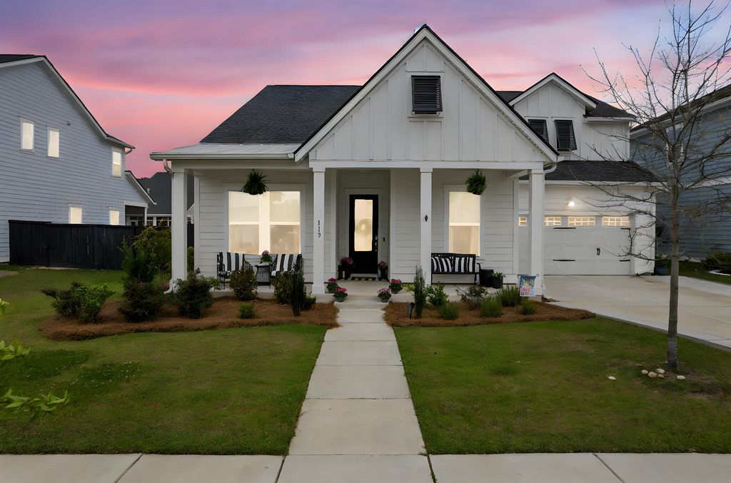 Photo of 113 Medford Street, Summerville, SC 29486 (MLS # 26008577)