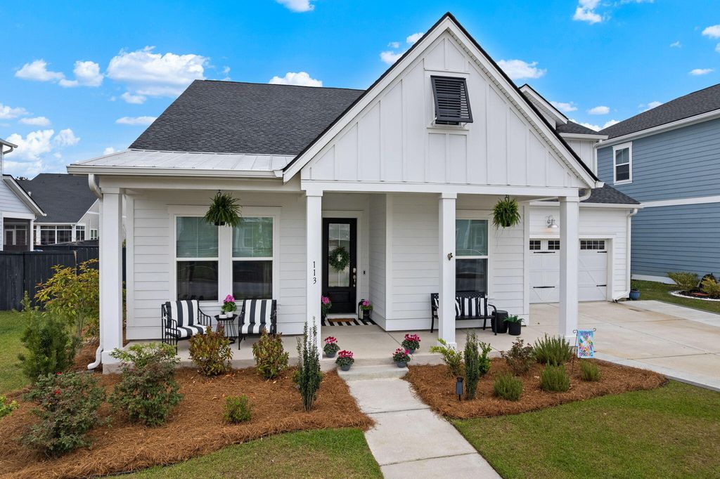 Photo of 113 Medford Street, Summerville, SC 29486 (MLS # 26008577)