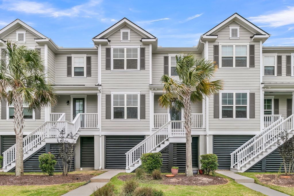 Photo of 1551 Prince Edward Street, Mount Pleasant, SC 29466 (MLS # 26014054)