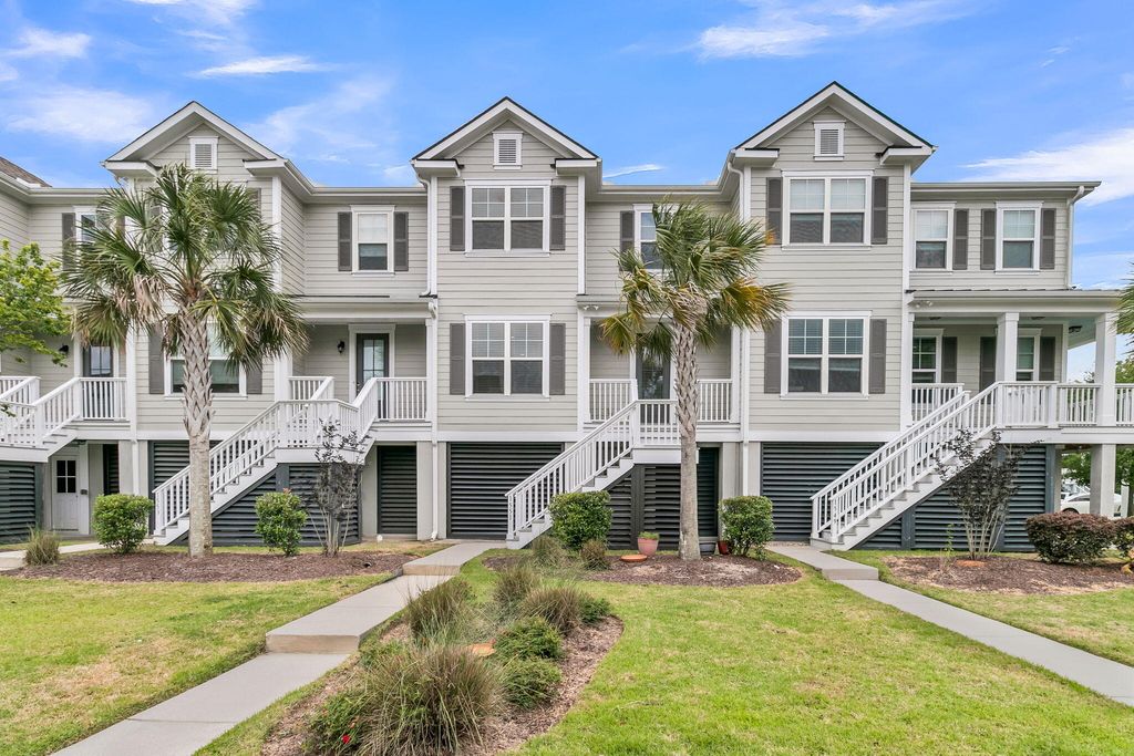 Photo of 1551 Prince Edward Street, Mount Pleasant, SC 29466 (MLS # 26014054)