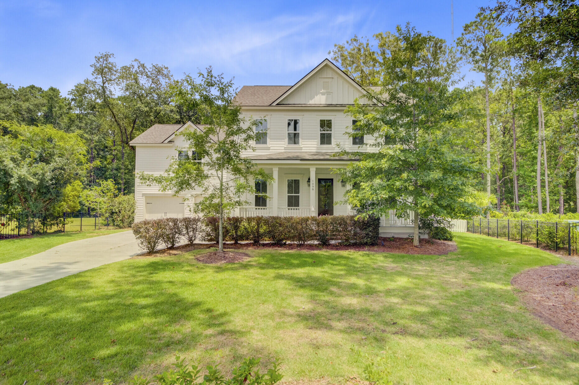 1098 Reserve Lane