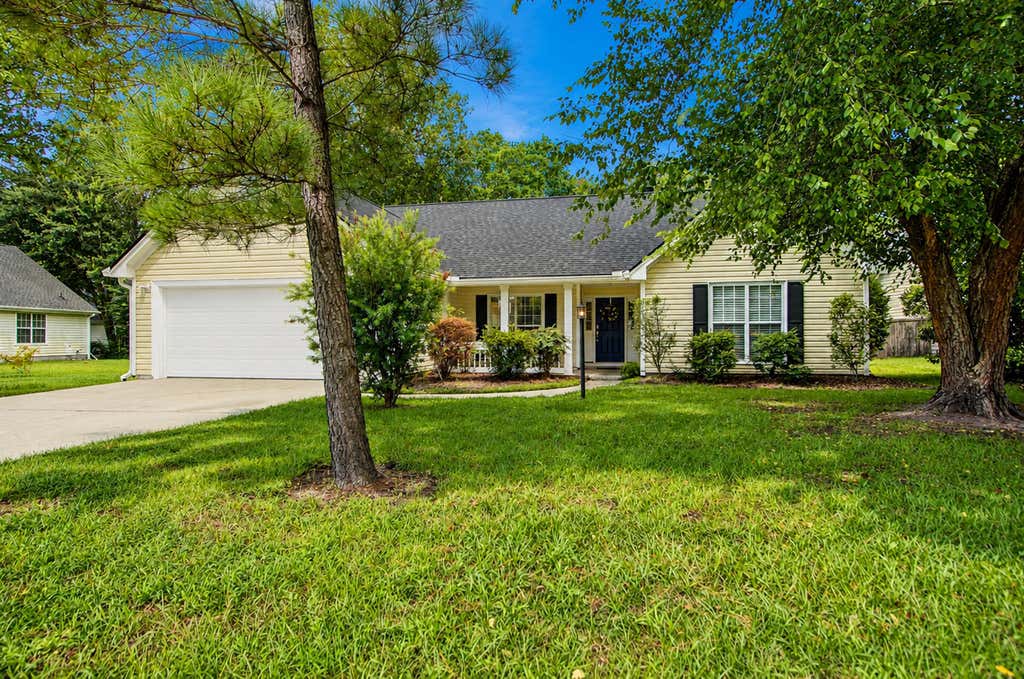 Photo of 743 Lavalier Square, Mount Pleasant, SC 29464 (MLS # 26023101)