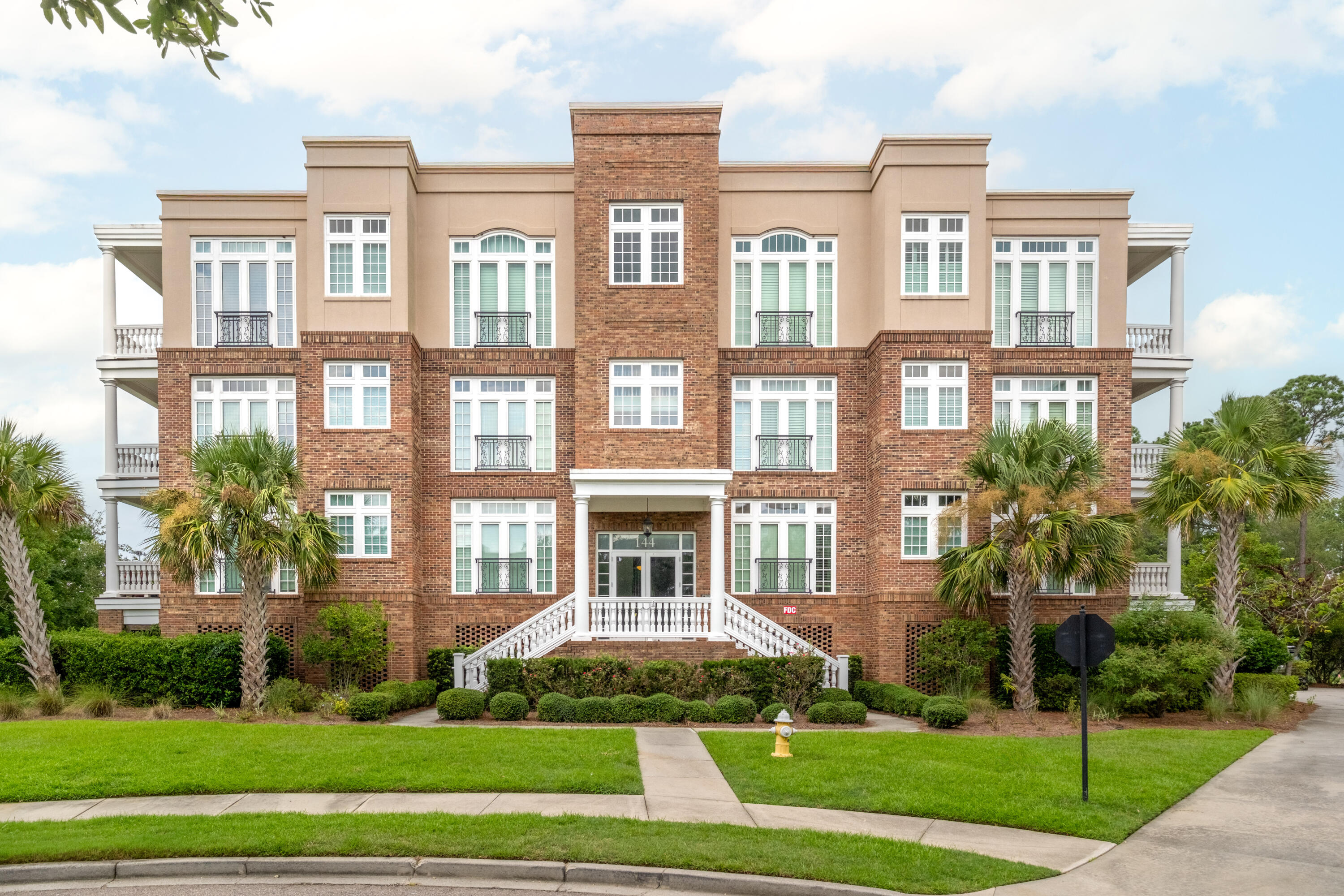 144 Fairbanks Oak Alley 2b