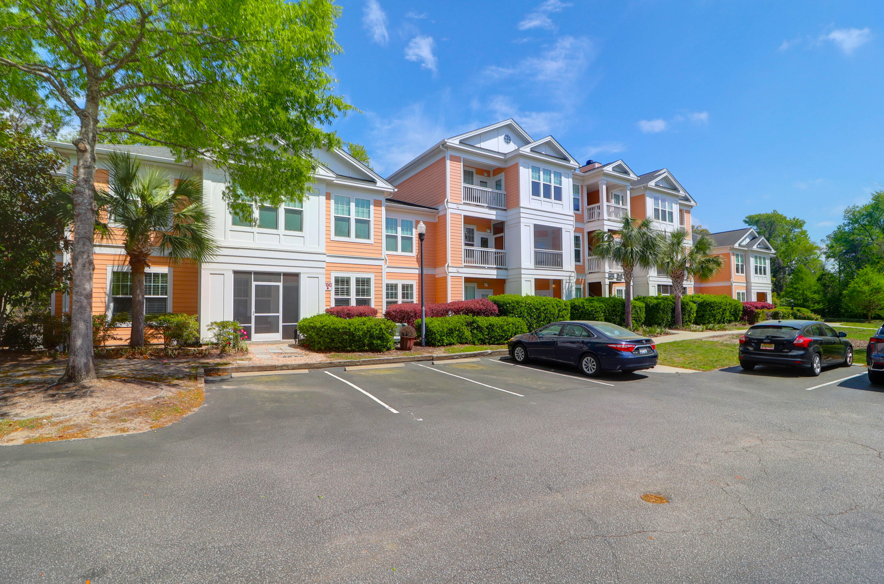 2221 Chatelain Way