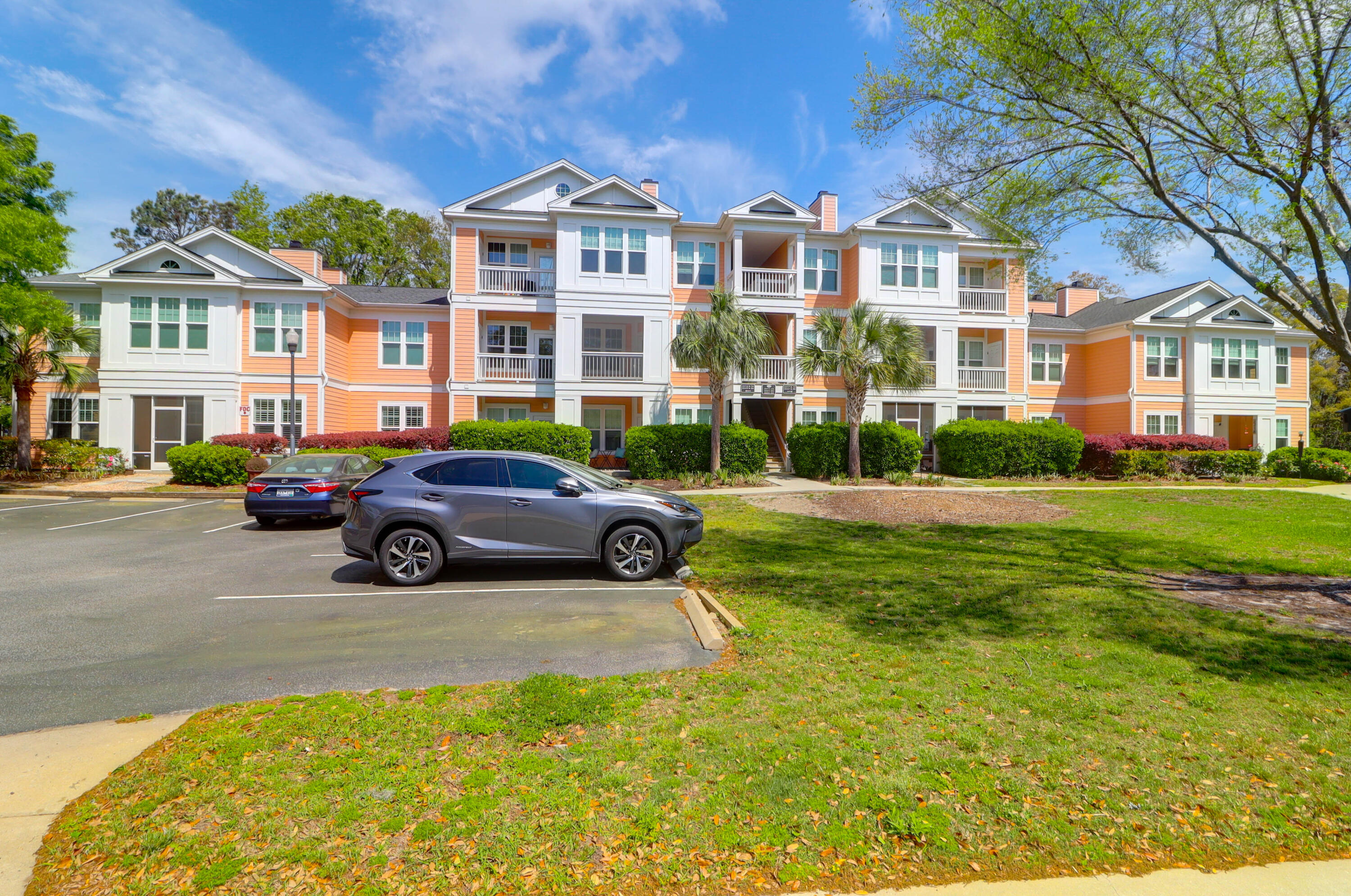 2221 Chatelain Way
