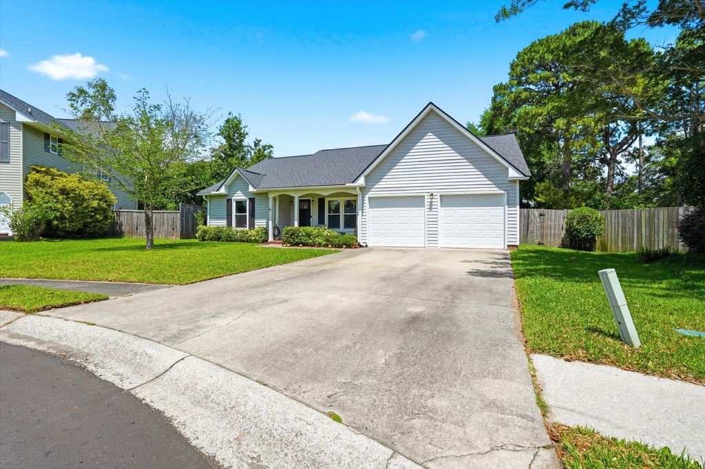 Photo of 325 Courtney Round, Summerville, SC 29486 (MLS # 26015536)