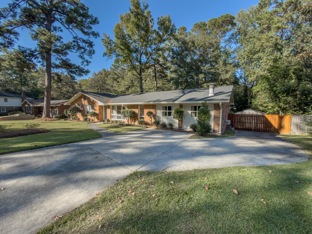 Photo of 207 Partridge Circle, Summerville, SC 29485 (MLS # 26029260)
