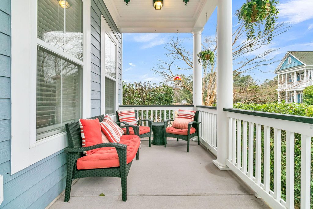 Photo of 100 Hyacinth Street, Summerville, SC 29483 (MLS # 26008425)