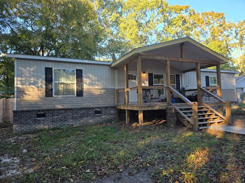 A home in Eutawville