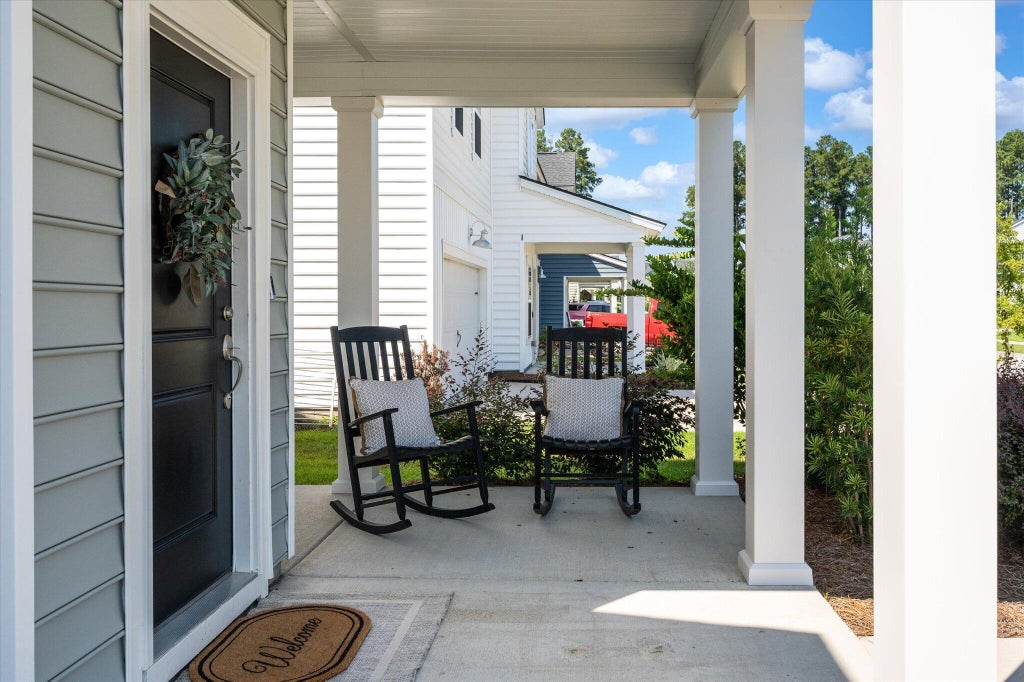 Photo of 122 Woodland Oak Way, Summerville, SC 29485 (MLS # 26025901)