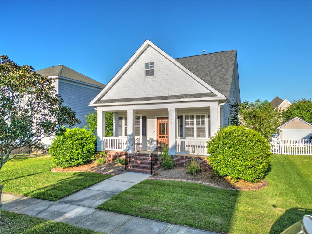 Photo of 203 Hydrangea Street, Summerville, SC 29483 (MLS # 26010405)