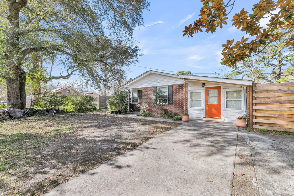 Photo of 1514 Balsam Street, Charleston, SC 29407 (MLS # 26006389)