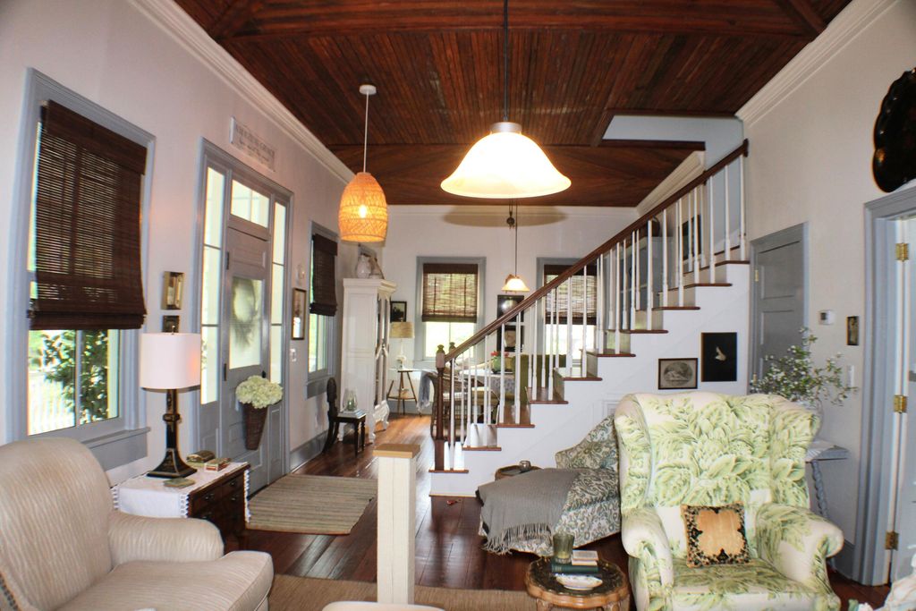 Photo of 408 S Gum Street, Summerville, SC 29483 (MLS # 26012086)