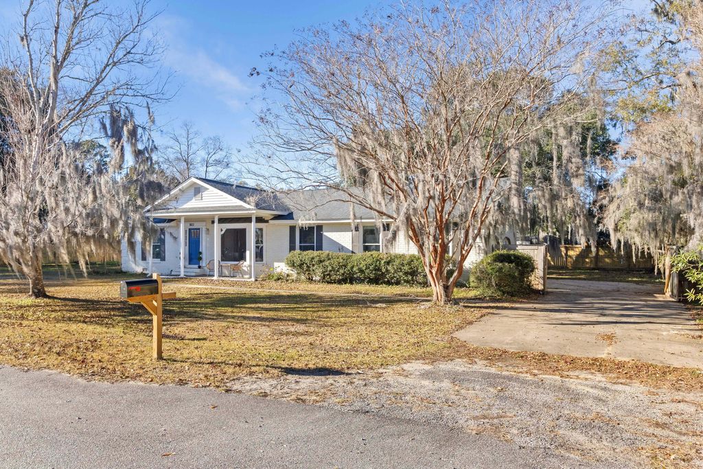 Photo of 1822 Mallard Circle, Moncks Corner, SC 29461 (MLS # 26013062)