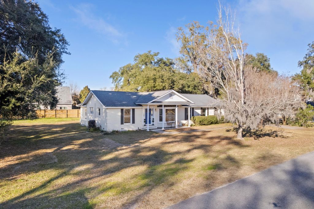 Photo of 1822 Mallard Circle, Moncks Corner, SC 29461 (MLS # 26013062)