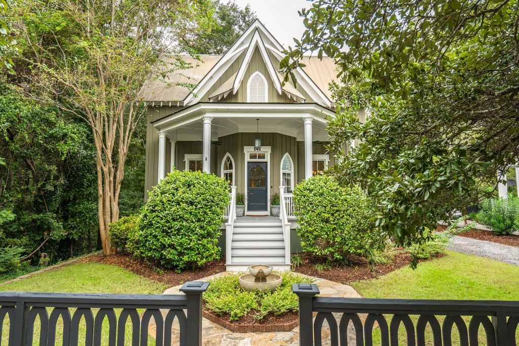 Photo of 141 N Shelmore Boulevard, Mount Pleasant, SC 29464 (MLS # 26027326)