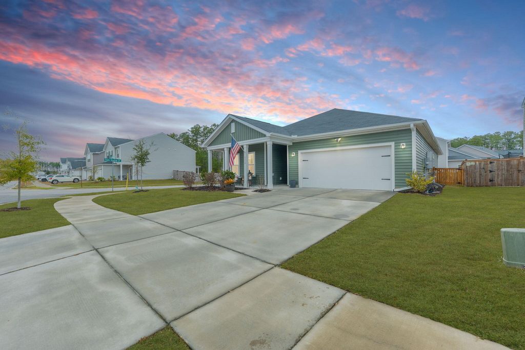 Photo of 4318 Harmony Creek Road, Summerville, SC 29485 (MLS # 26015108)