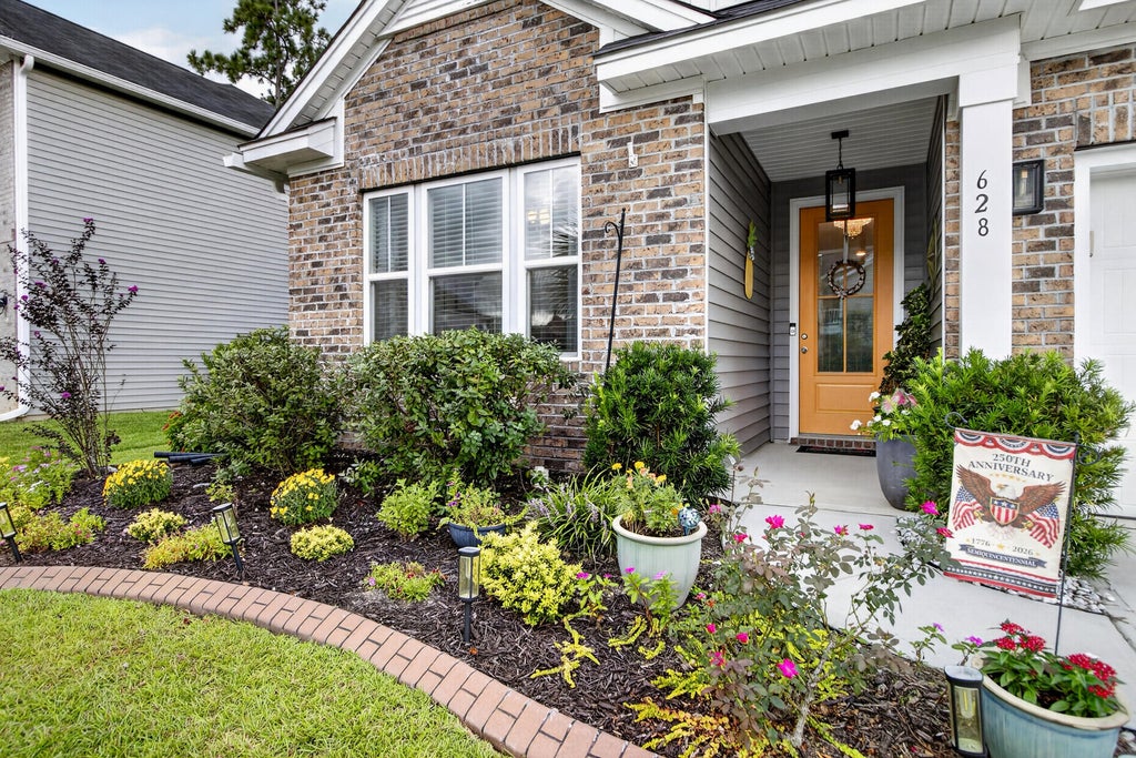 Photo of 628 Kilarney Road, Summerville, SC 29483 (MLS # 26025658)