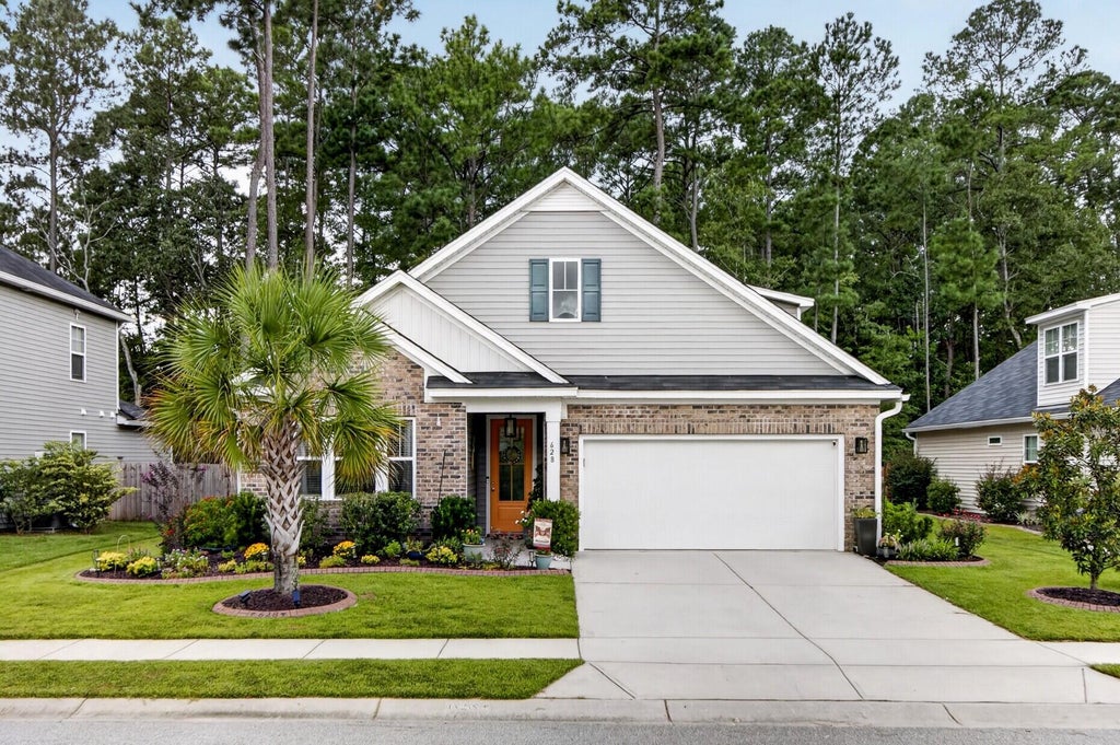 Photo of 628 Kilarney Road, Summerville, SC 29483 (MLS # 26025658)