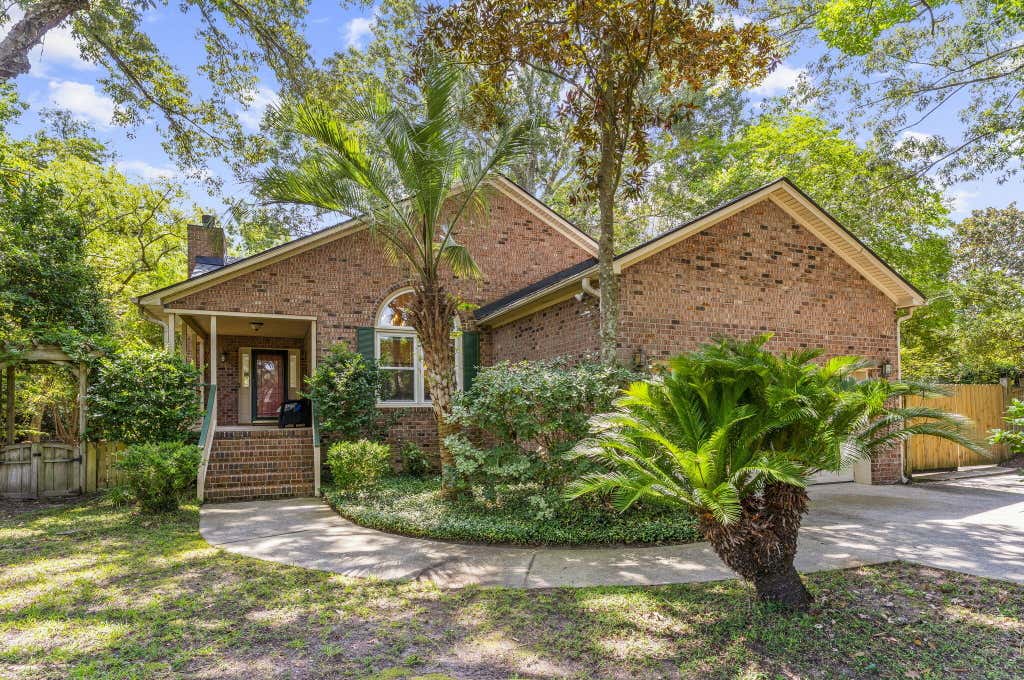Photo of 906 Travers Drive, Charleston, SC 29412 (MLS # 26023275)