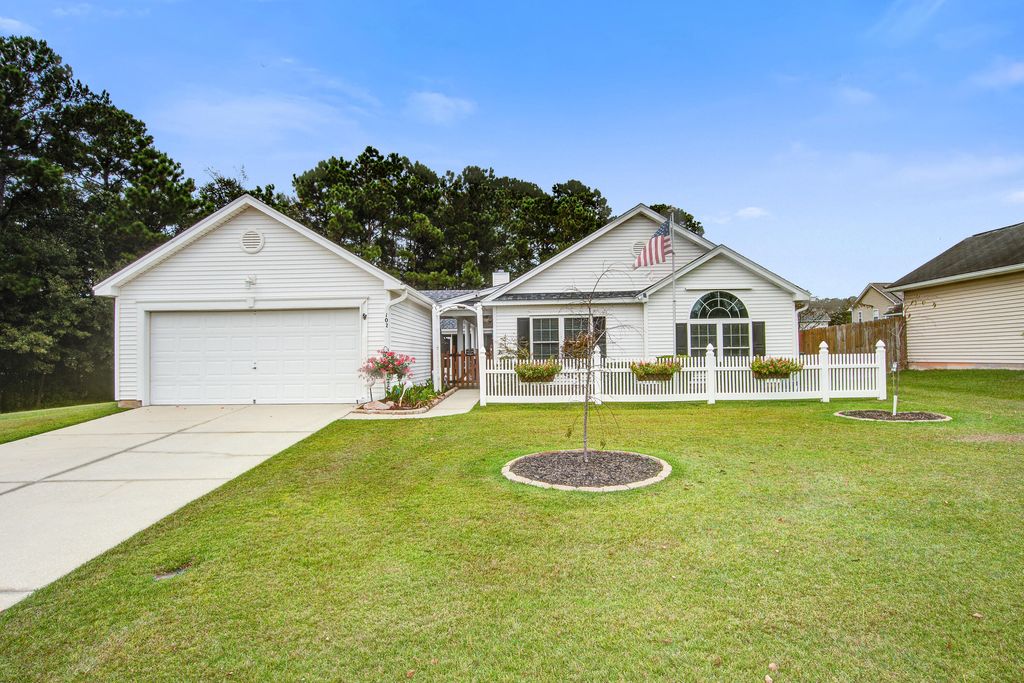 Photo of 102 Wyndham Drive, Summerville, SC 29485 (MLS # 25031835)
