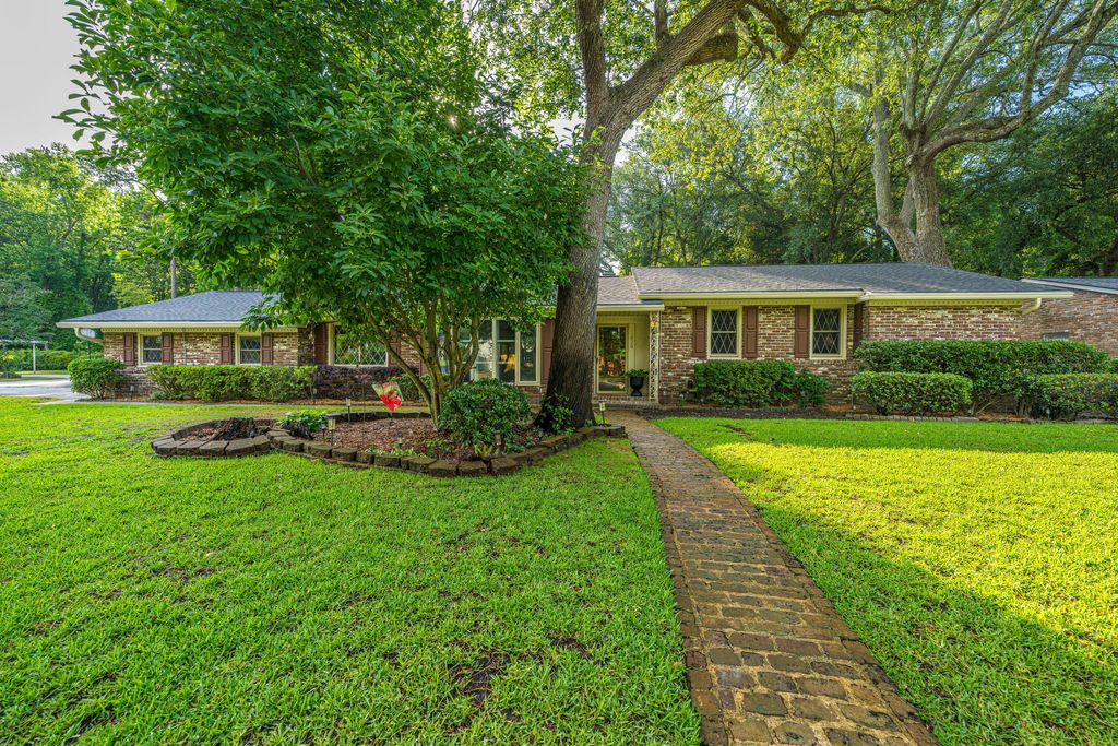 Photo of 1870 Rugby Lane, Charleston, SC 29407 (MLS # 26014781)