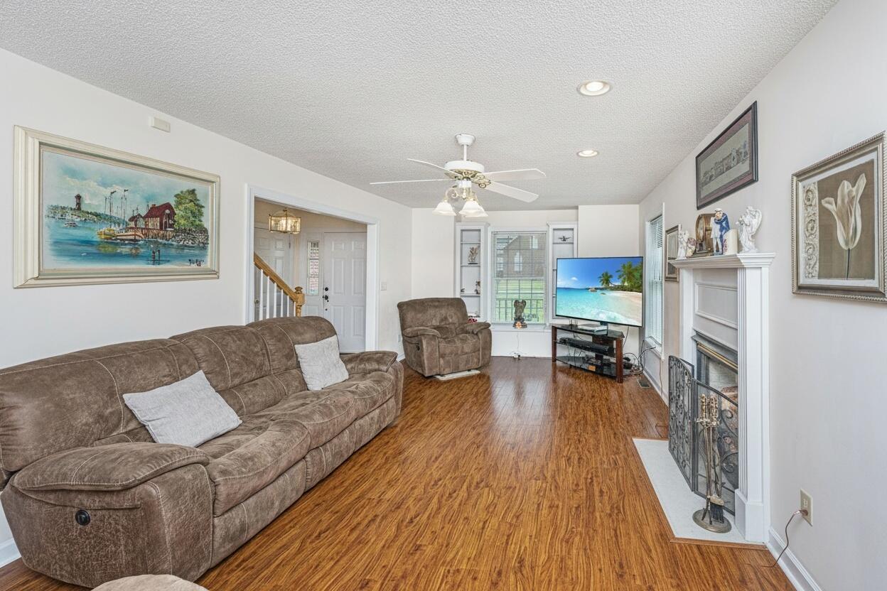 1543 Sterling Oaks Drive