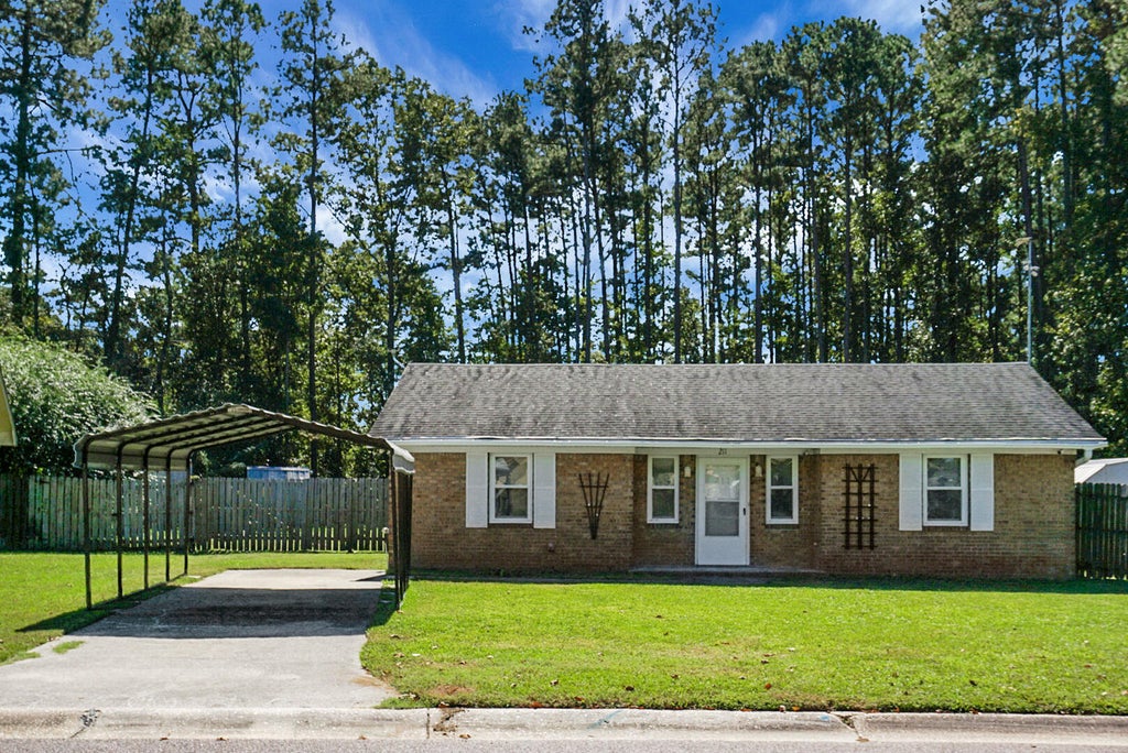Photo of 211 Mulberry Drive, Summerville, SC 29486 (MLS # 26028932)