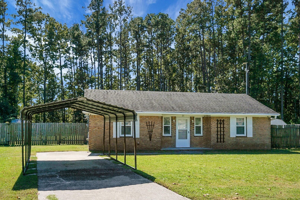 Photo of 211 Mulberry Drive, Summerville, SC 29486 (MLS # 26028932)