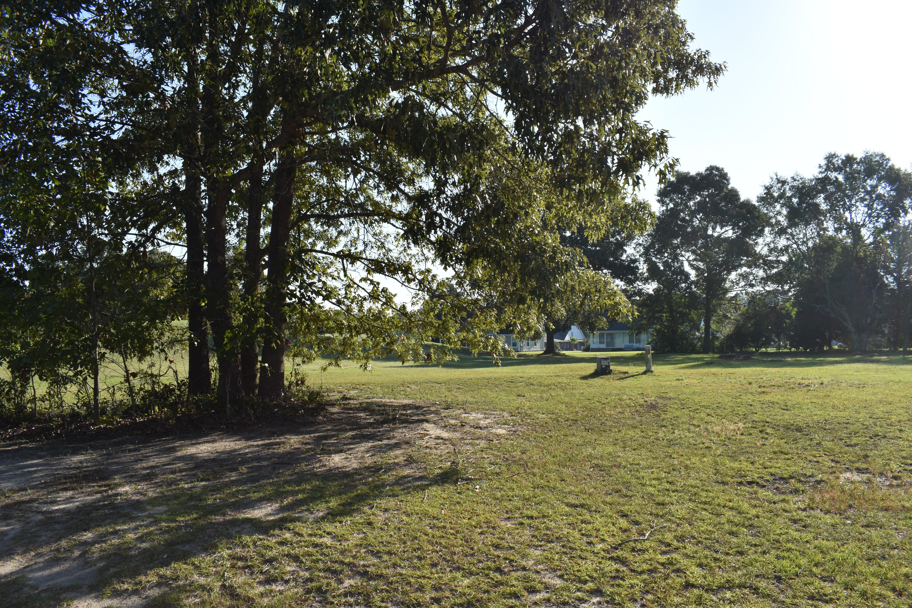 10 N Lake Circle R-16